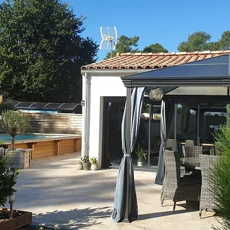 Contemporaine Avec Piscine 2 A 4 Pers Les Pommes De Pin La Palmyre Villa Les Mathes